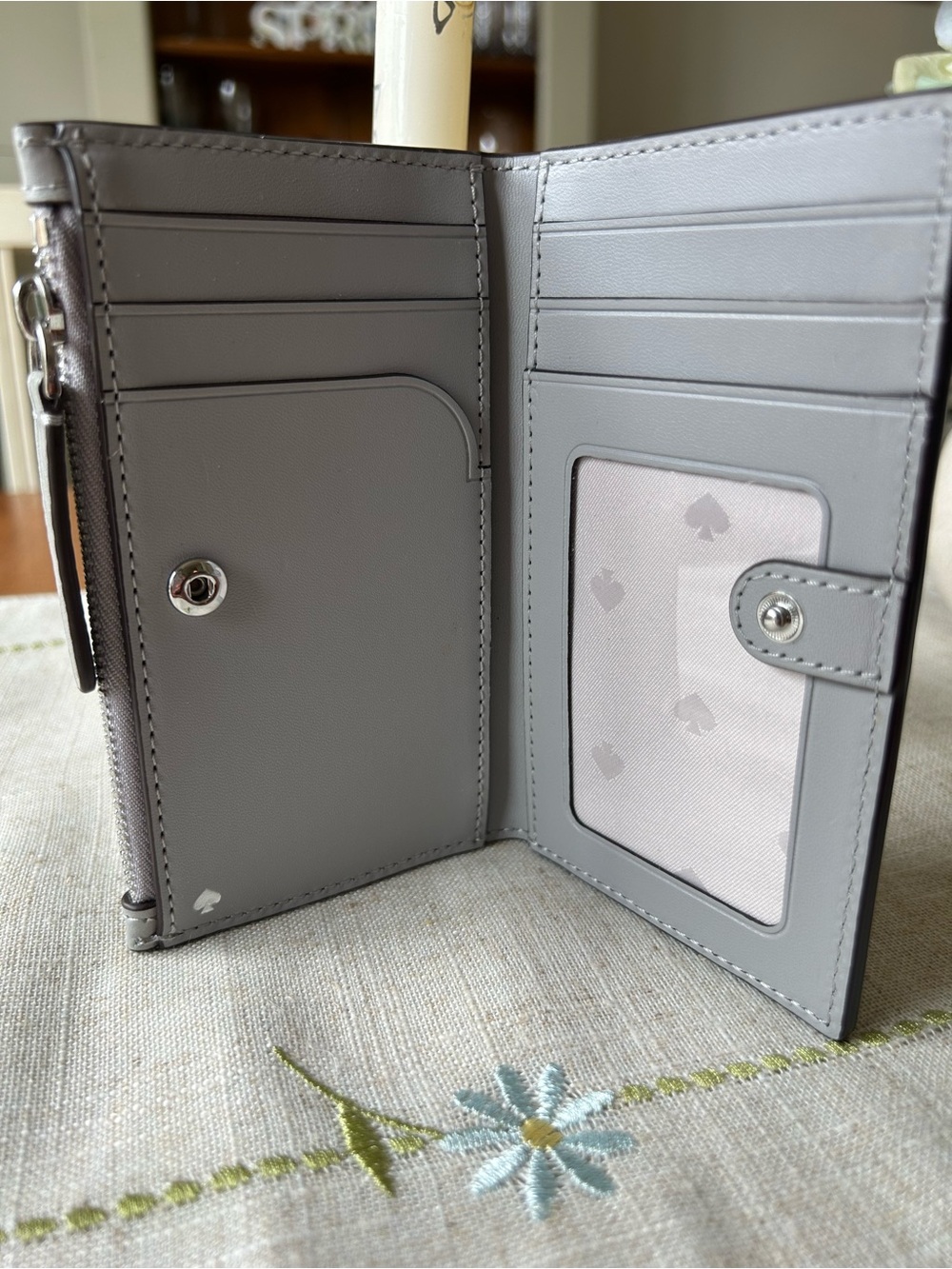 kate ♠️ spade Leila slim bifold wallet in Light Gray - Picture 4 of 5